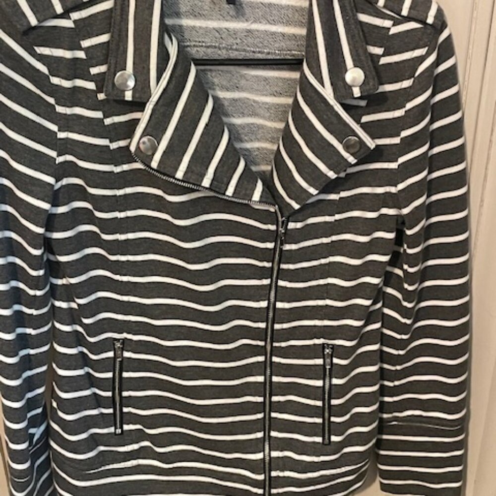GRAY KNIT CARDIGAN